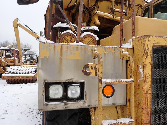 Used 1985 CAT 769C Rigid Frame Water Truck 8000 Gallon