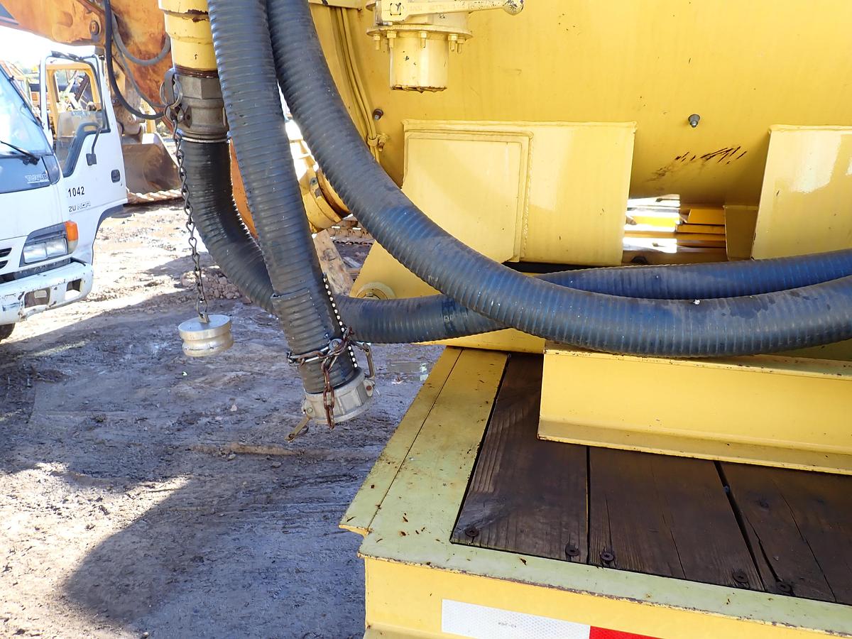 Used 2002 Vector 09007 Vacuum Excavator HI-RAIL GEAR!