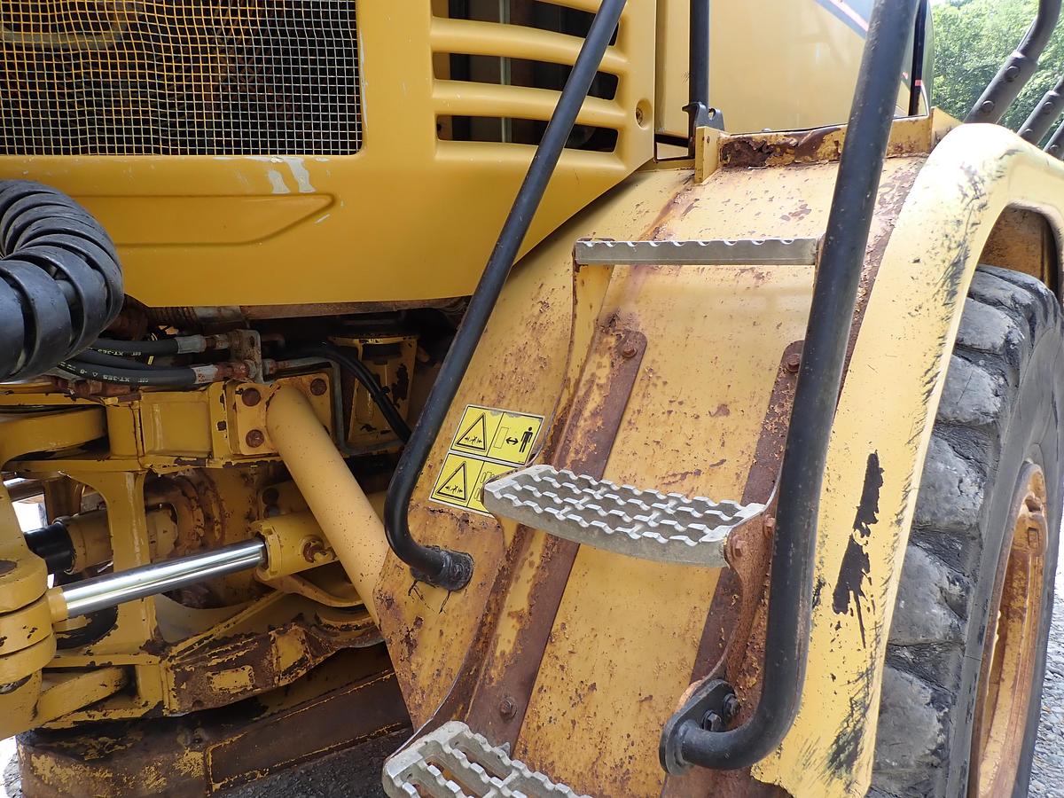 Used 2006 CAT 730