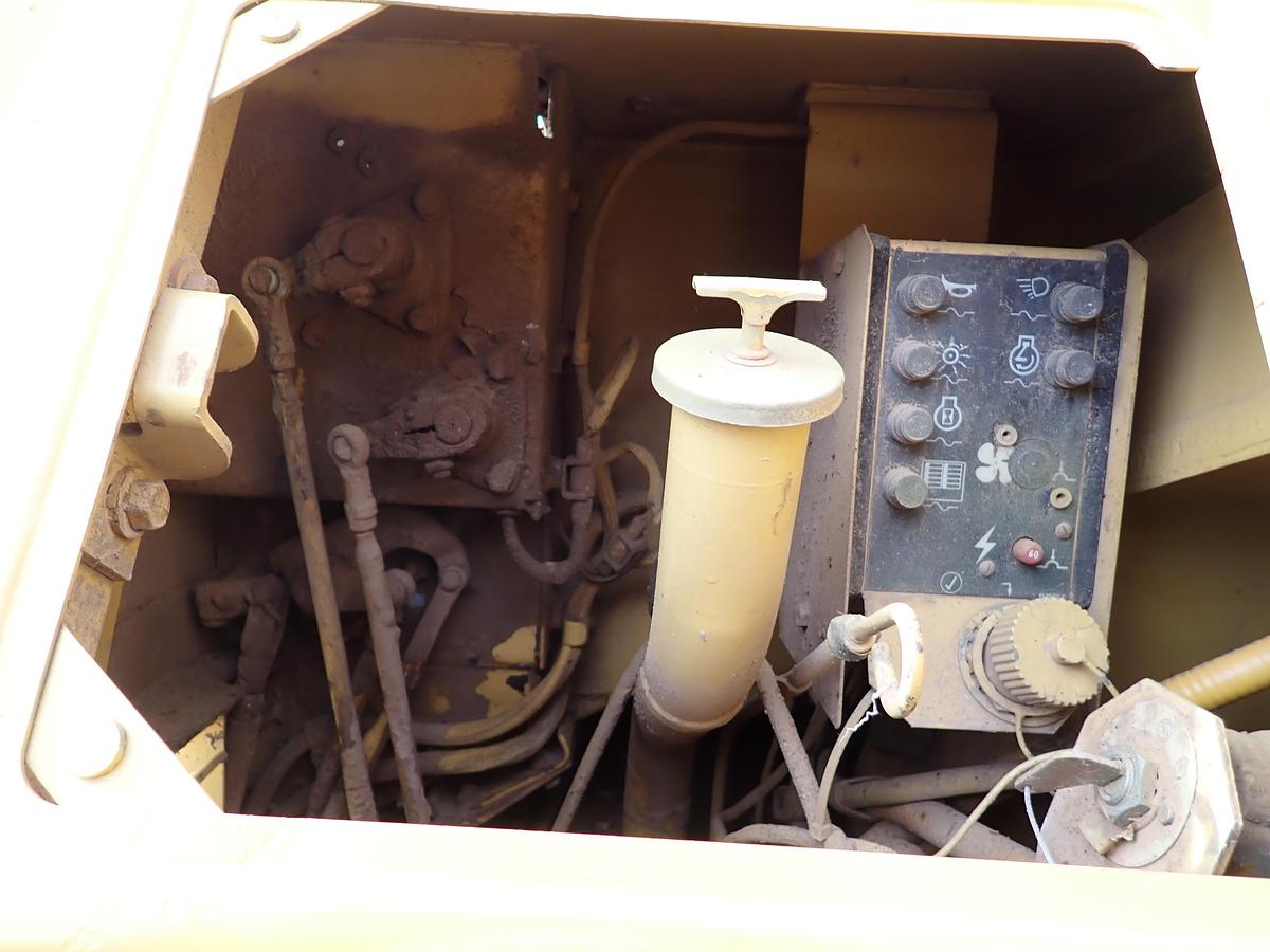 Used 1988 CAT D4H Series II Crawler Dozer