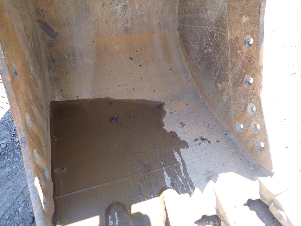 Used 2022 CAT 326