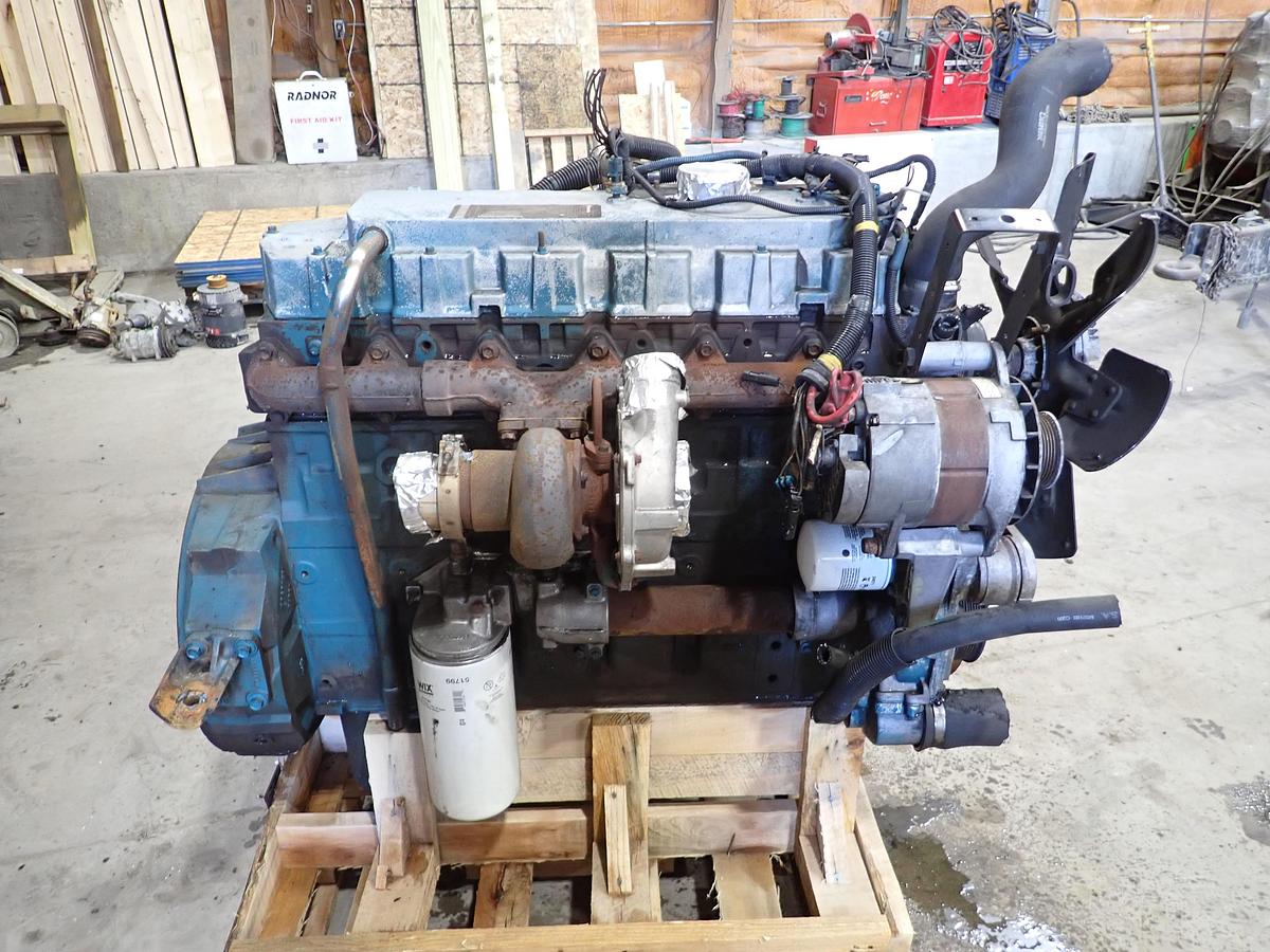 Used 1998 International DT466E HT Diesel Engine HIGH TORQUE 210 HP