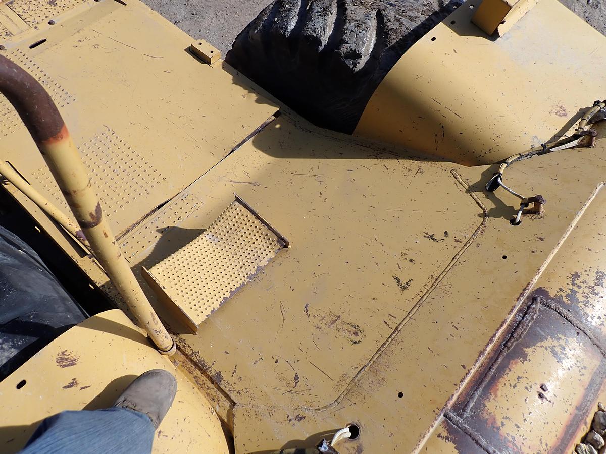 Used 2004 CAT 621G Motor Scraper