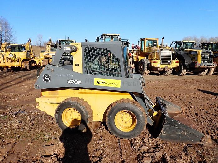 Used 2015 John Deere 320E Skidsteer Loader LOW HRS! HI FLOW Q/C EROPS A/C 72" Bucket