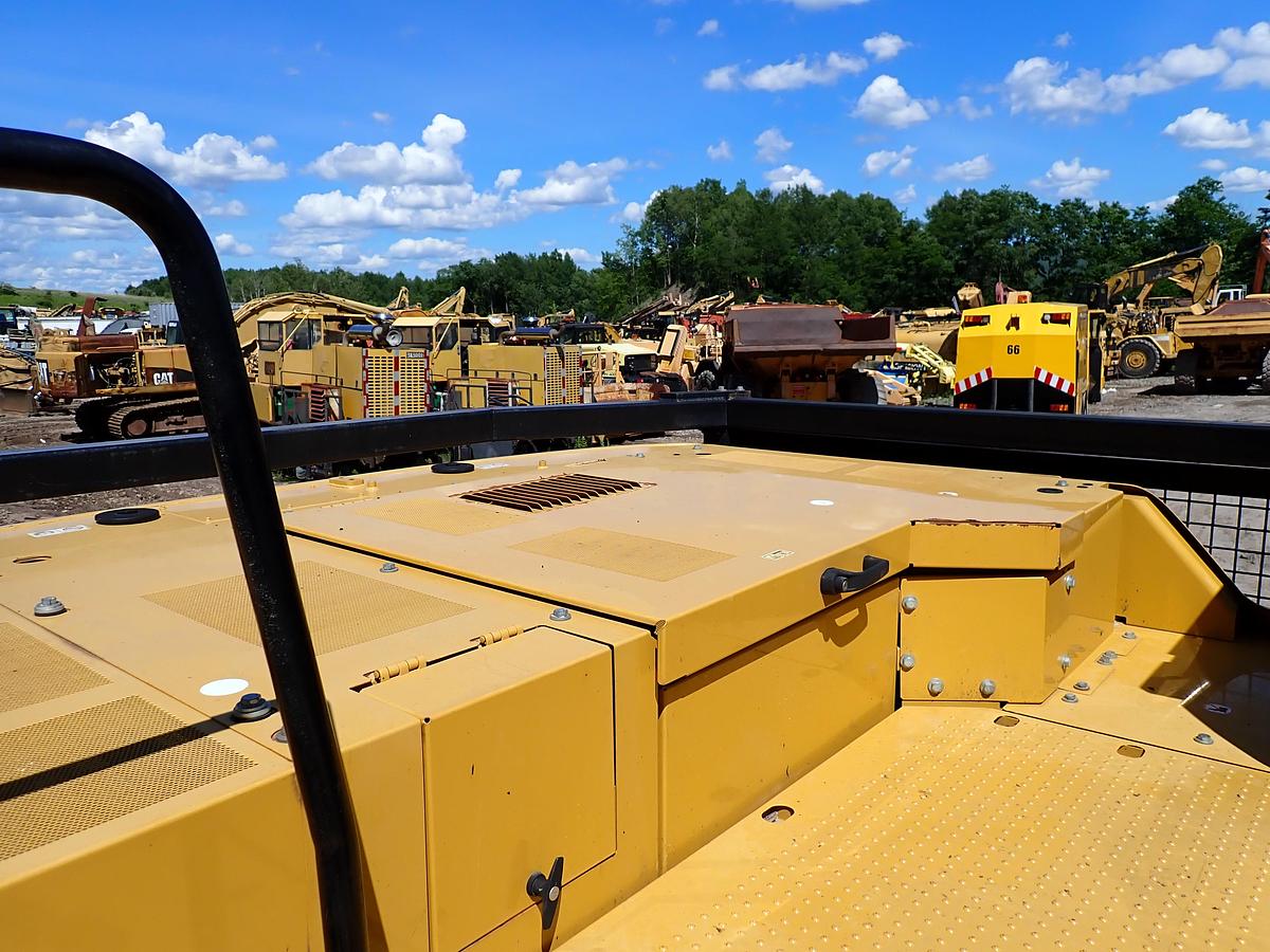 Used 2022 CAT 326
