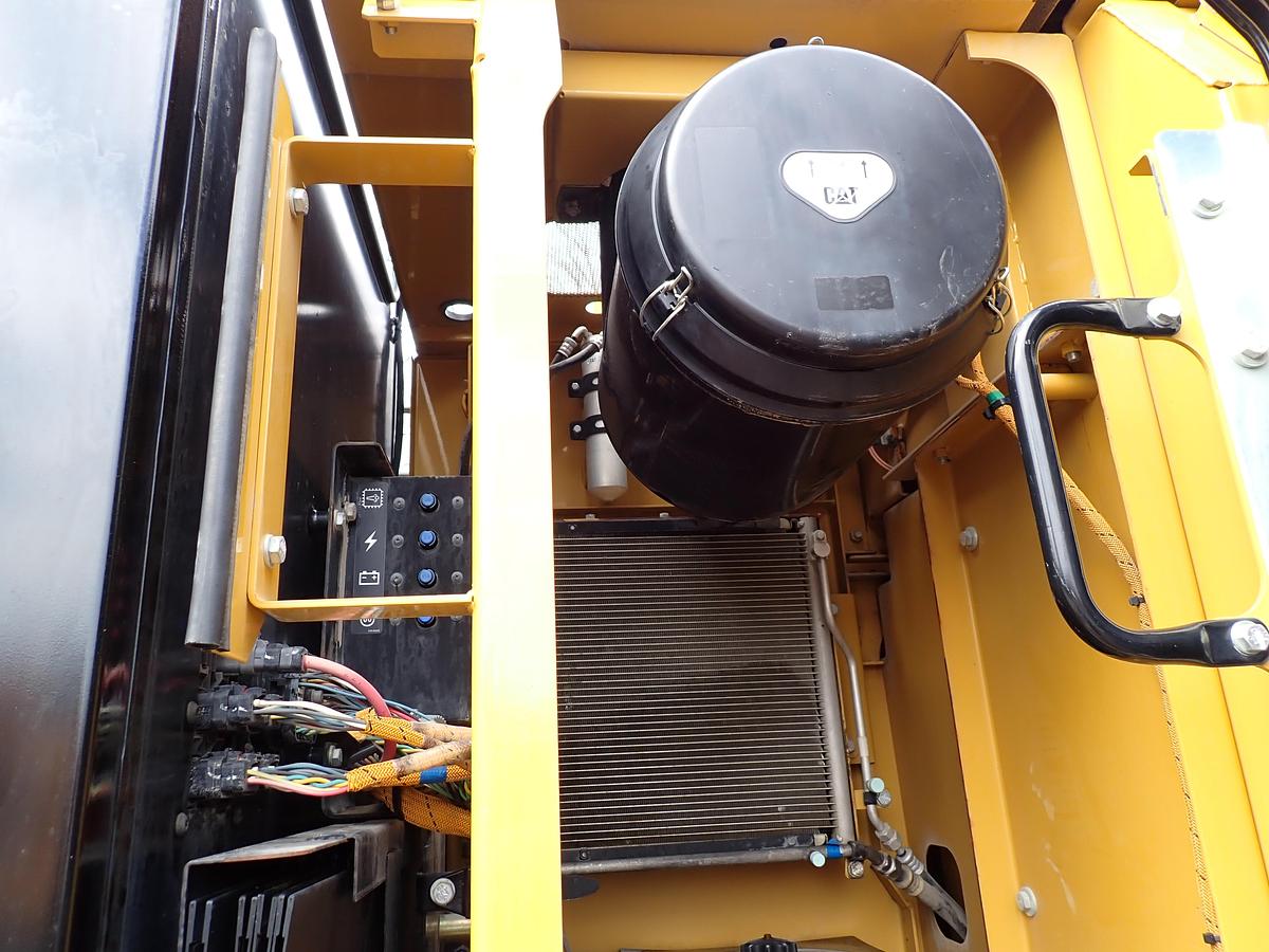 Used 2015 CAT 329FL Hydraulic Excavator 