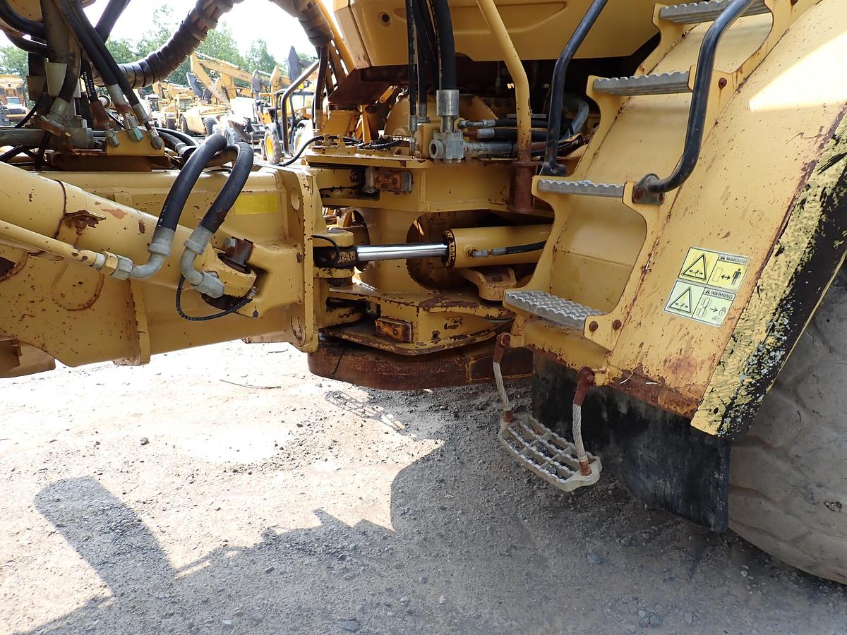 Used 2006 CAT 735