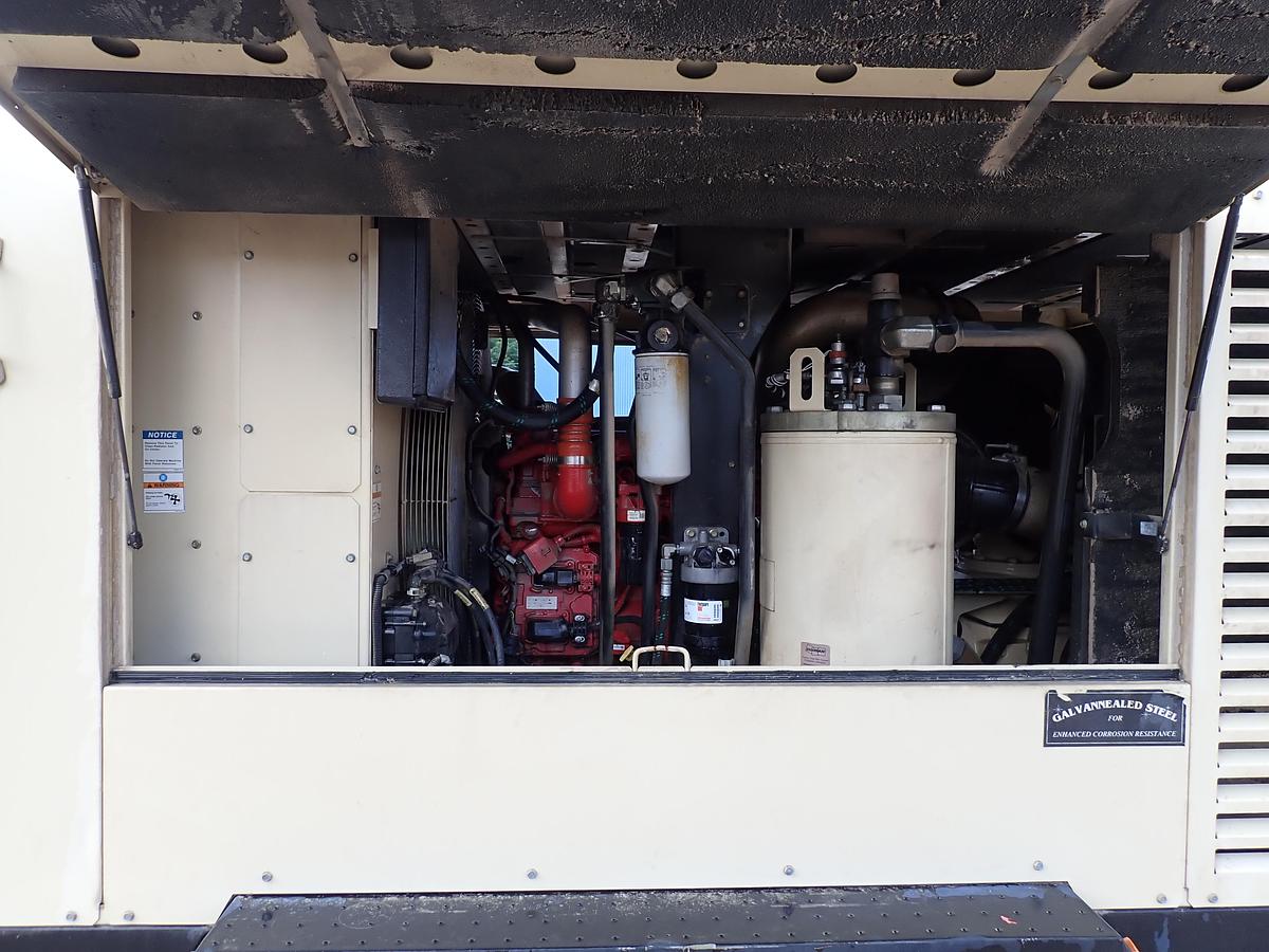 Used 2015 Doosan XP825WCU 825 CFM Portable Air Compressor