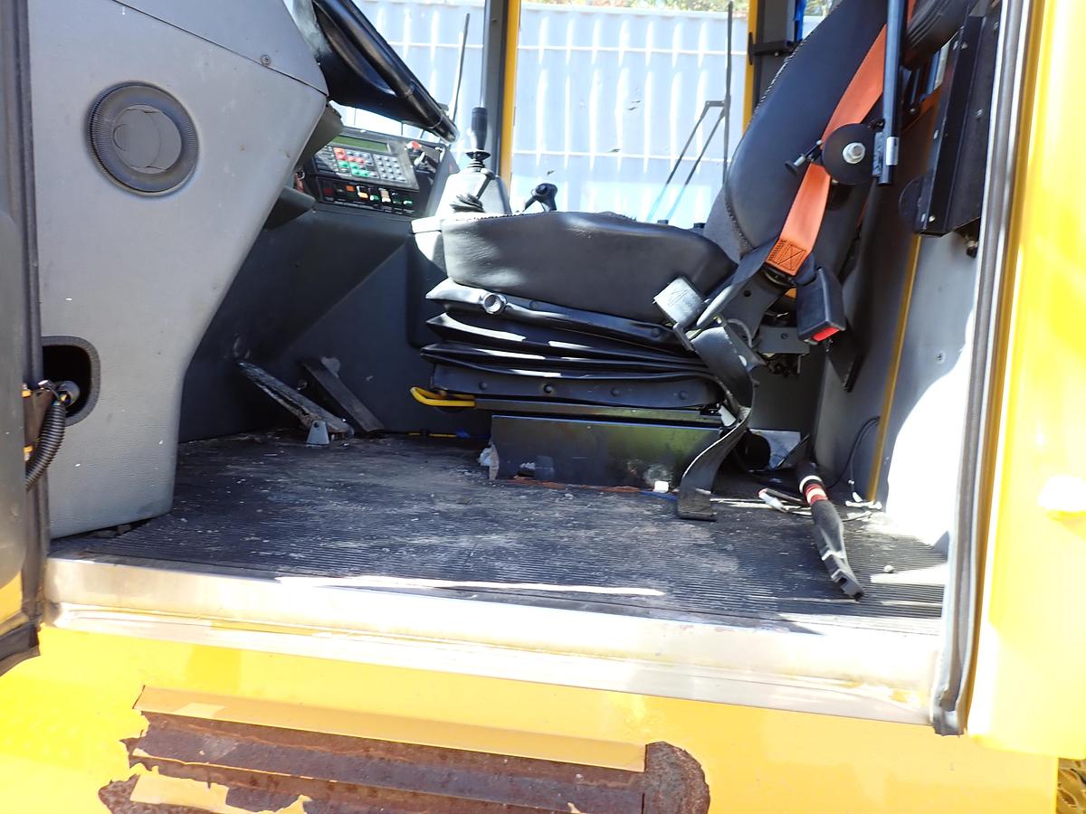Used 2001 Vammas PSB 5500H Airport Runway Sweeper 