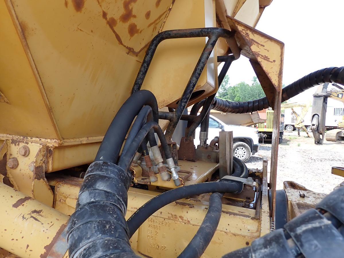 Used 2003 CAT 735