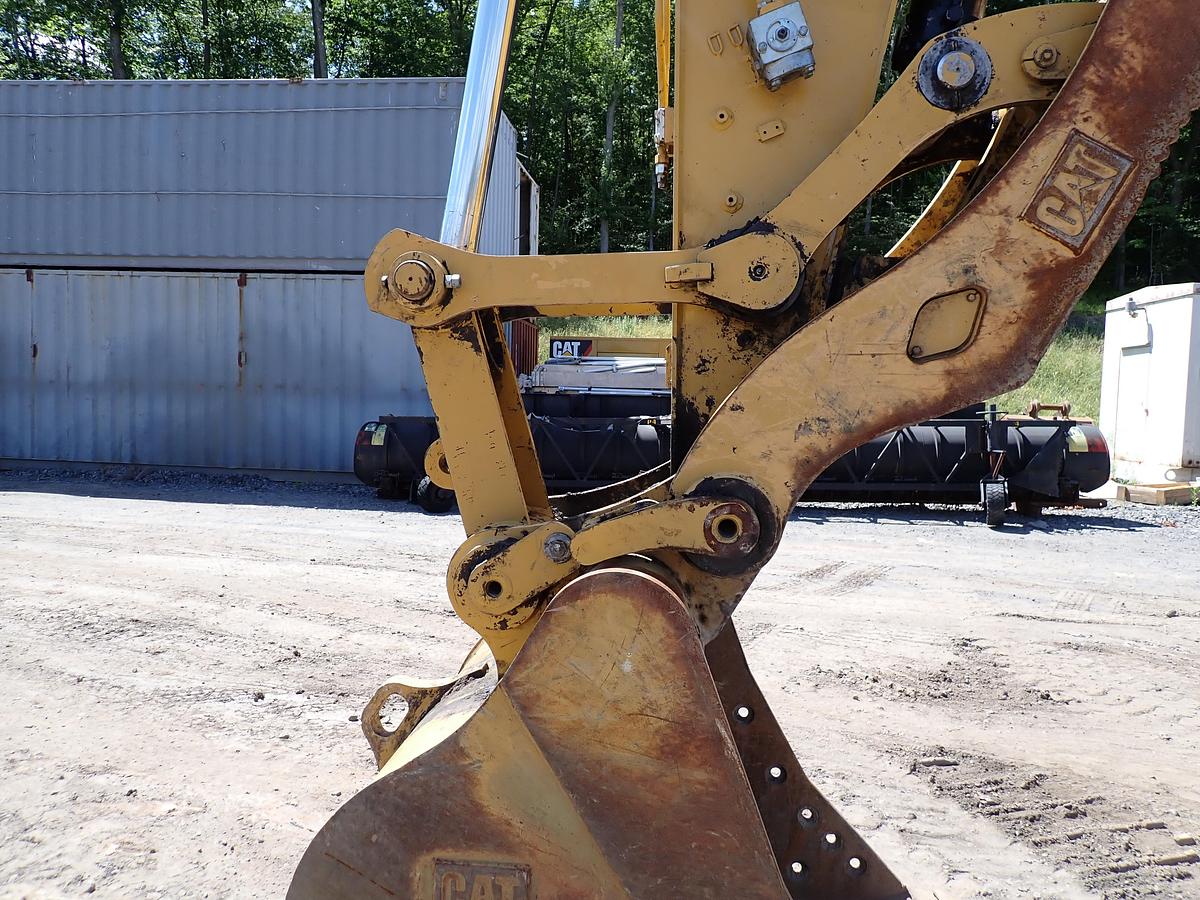 Used 2022 CAT 326