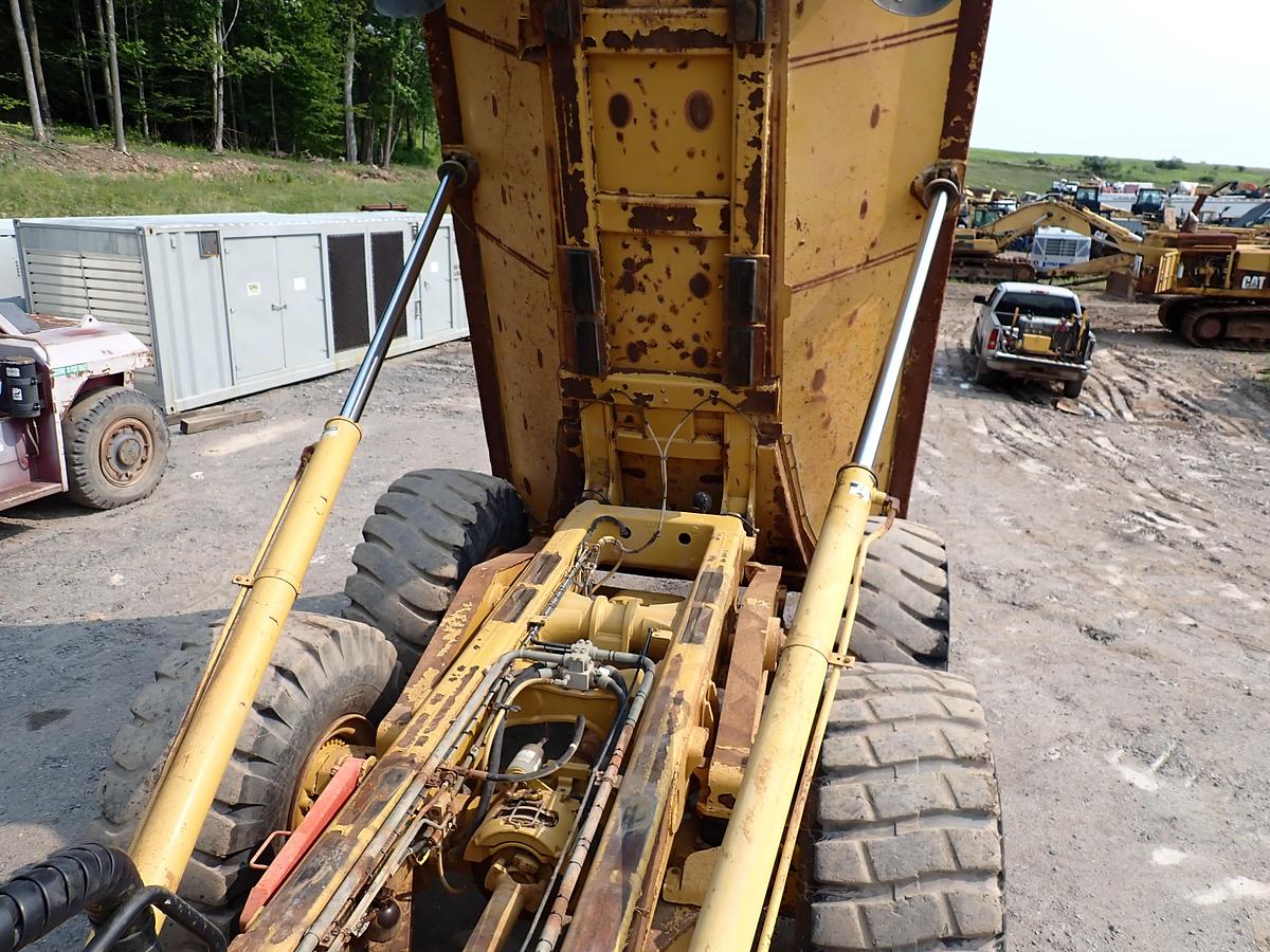 Used 2006 CAT 735