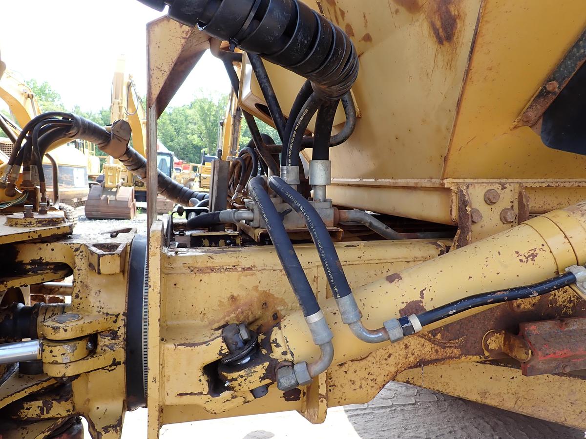 Used 2003 CAT 735