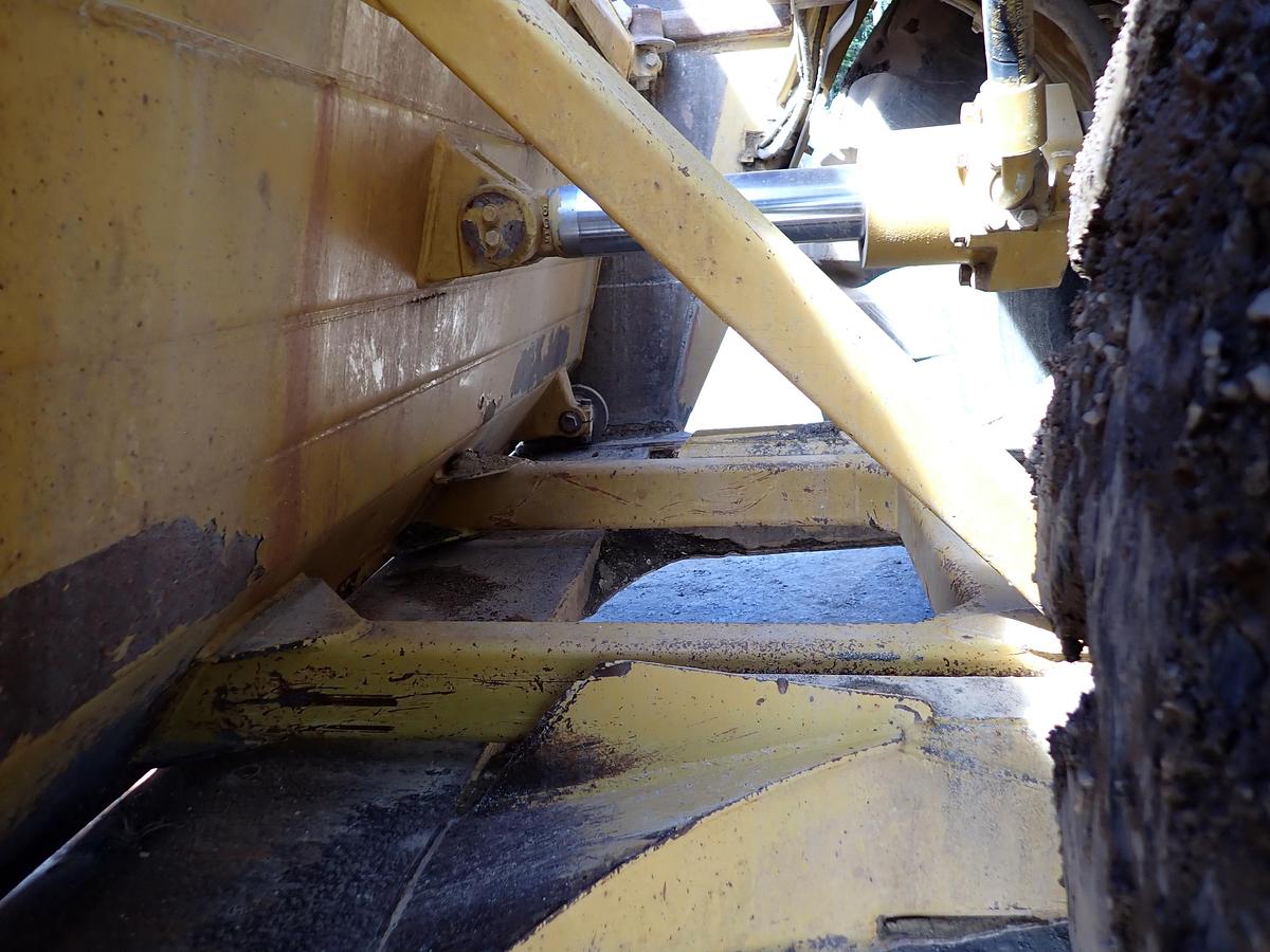 Used 2004 CAT 621G Motor Scraper