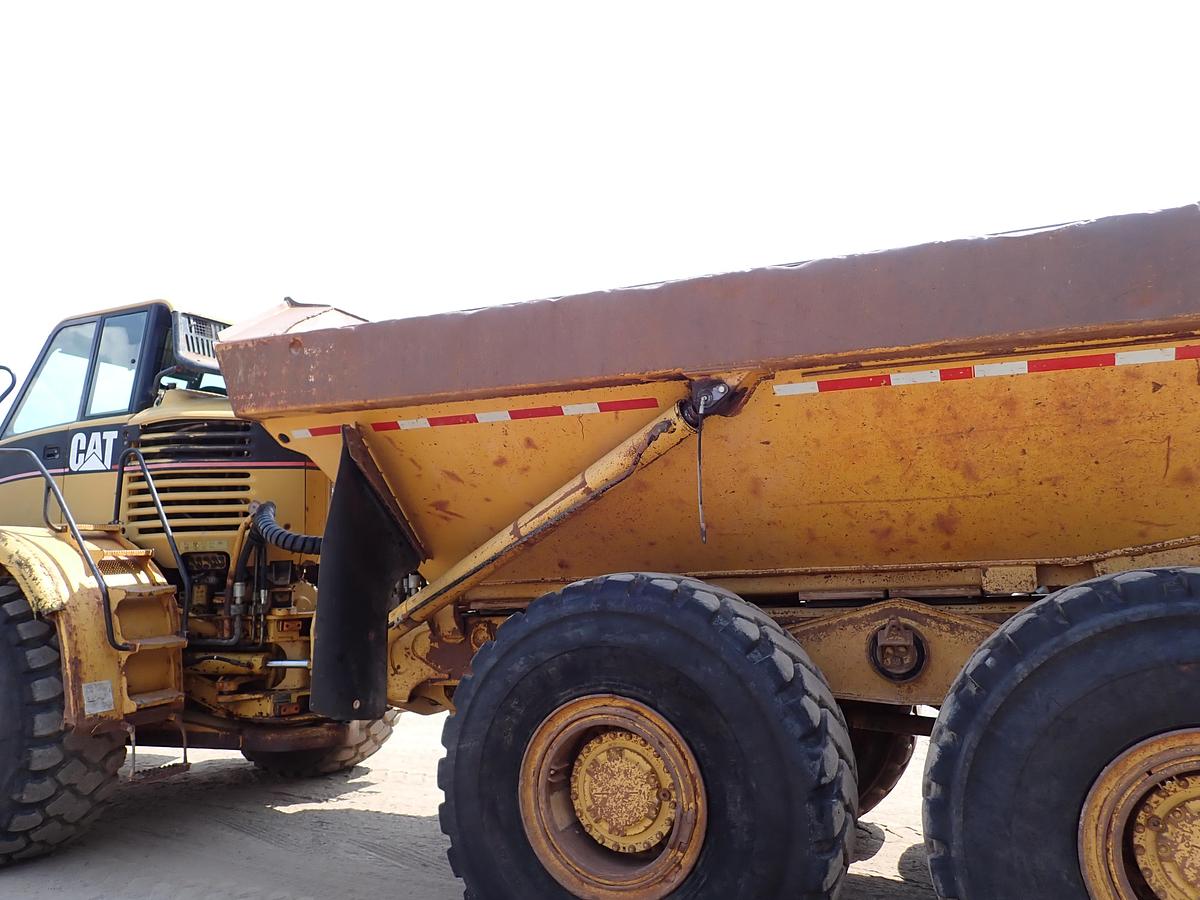 Used 2003 CAT 735