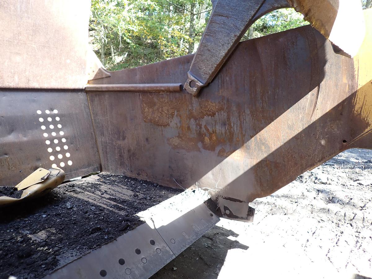Used 2004 CAT 621G Motor Scraper