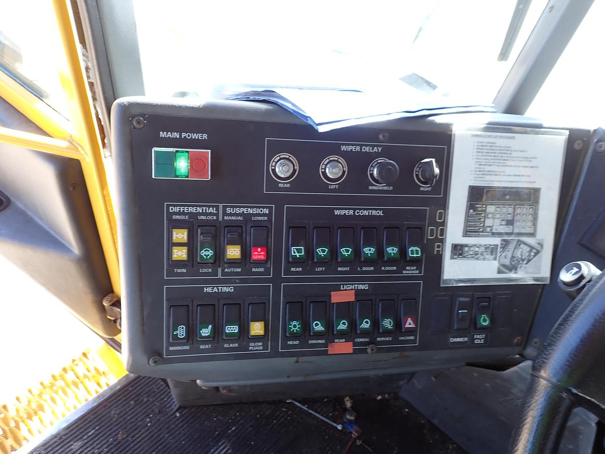 Used 2001 Vammas PSB 5500H Airport Runway Sweeper 