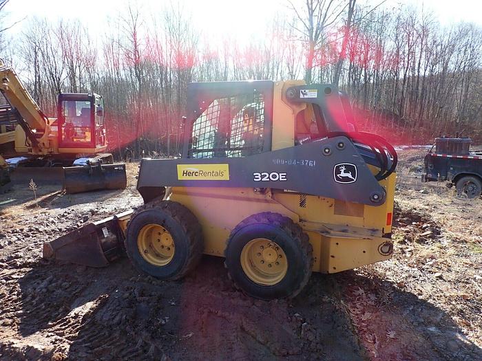 Used 2015 John Deere 320E Skidsteer Loader LOW HRS! HI FLOW Q/C EROPS A/C 72" Bucket
