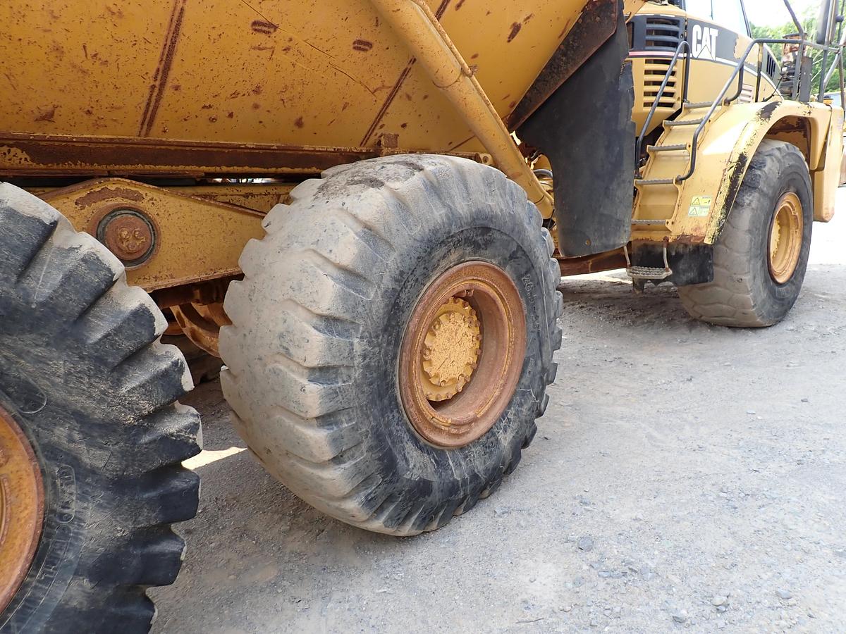Used 2006 CAT 735