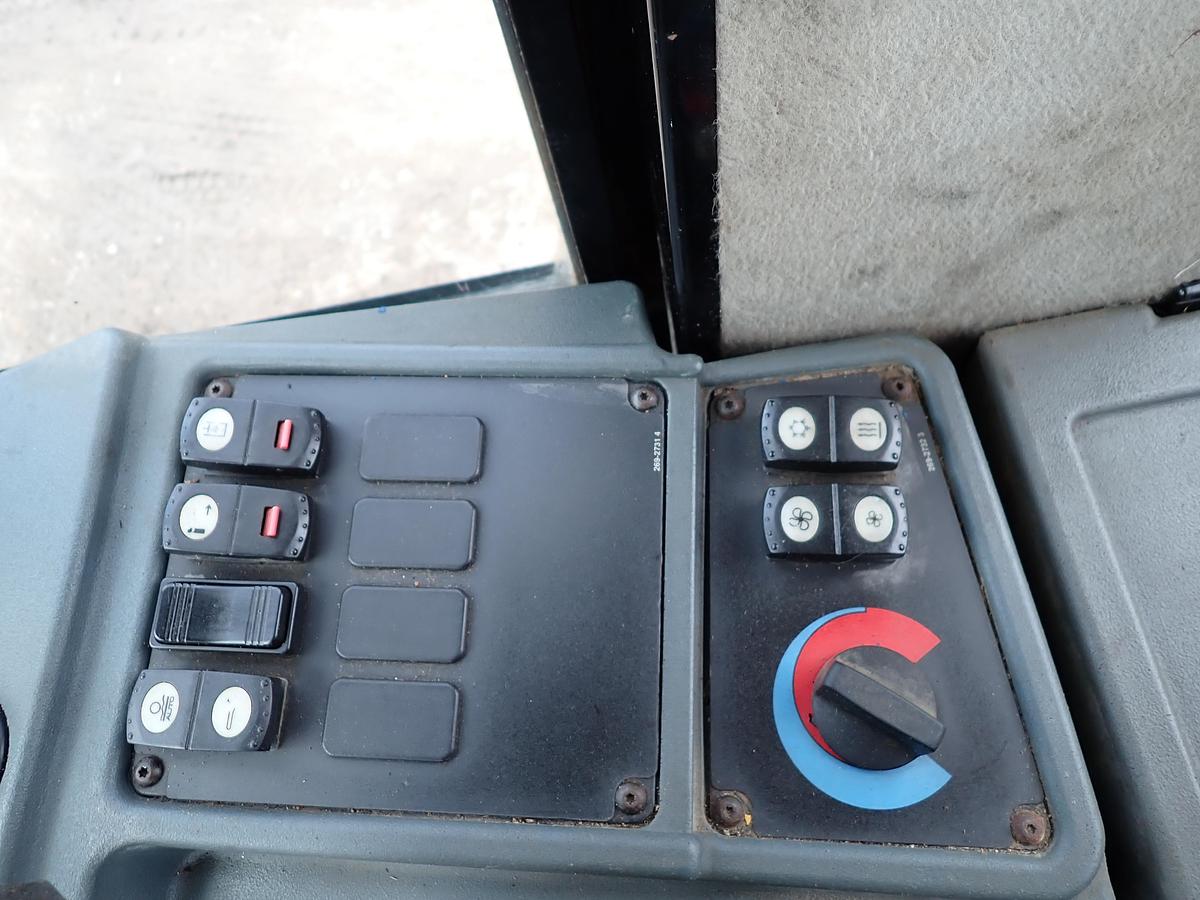 Used 2010 CAT 938H