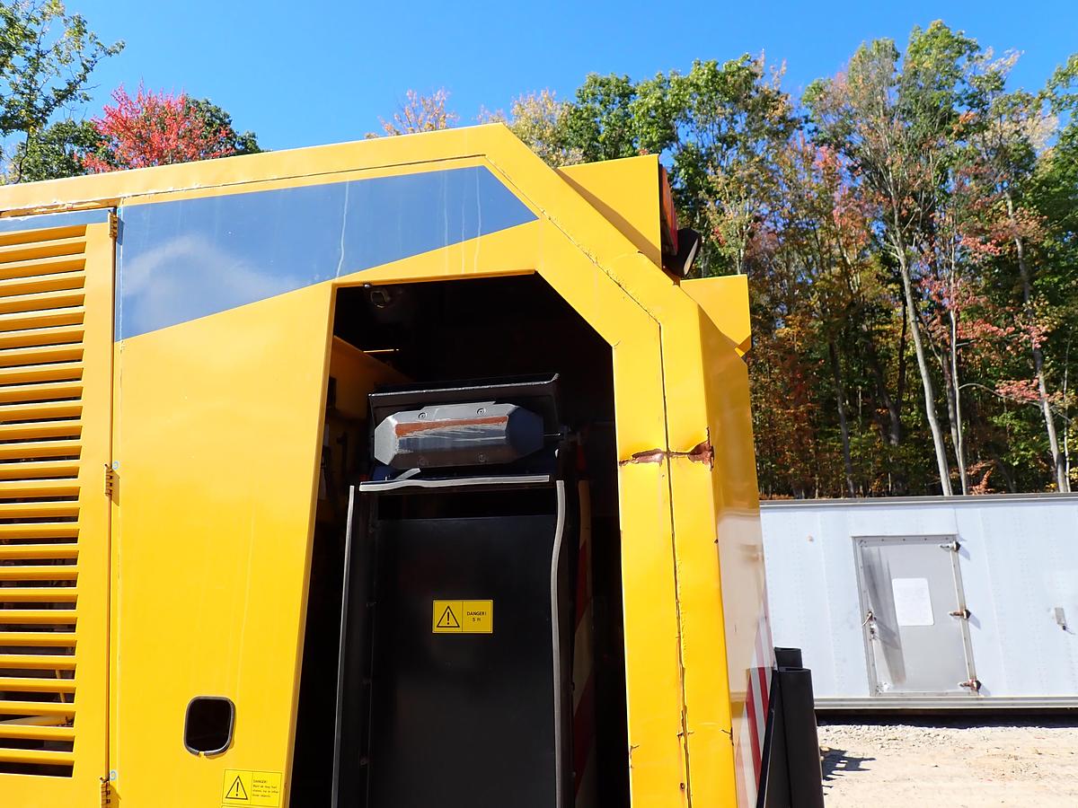 Used 2001 Vammas PSB 5500H Airport Runway Sweeper 