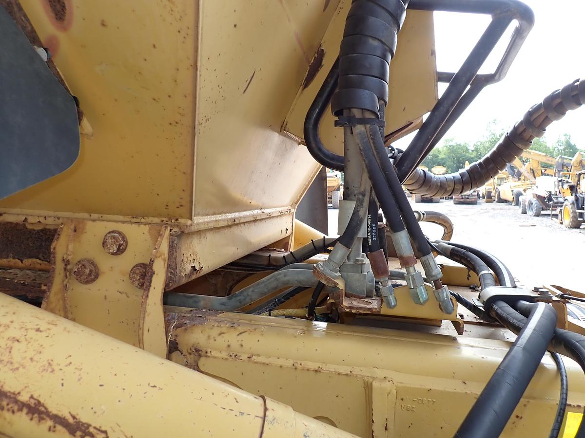 Used 2006 CAT 735