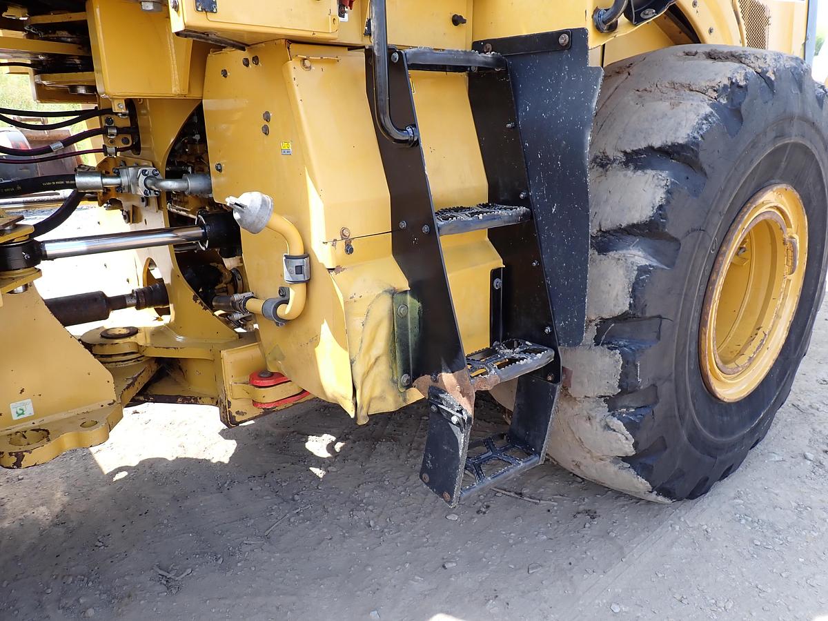 Used 2018 CAT 972M Wheel Loader
