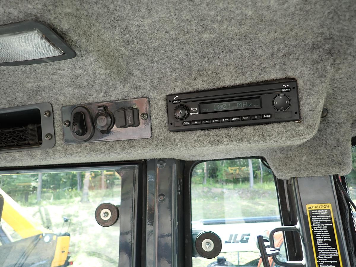 Used 2018 John Deere 410L Loader Backhoe LOADED! Q/C FORKS EXTENDAHOE