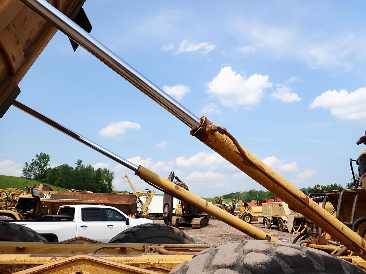 Used 2003 CAT 735