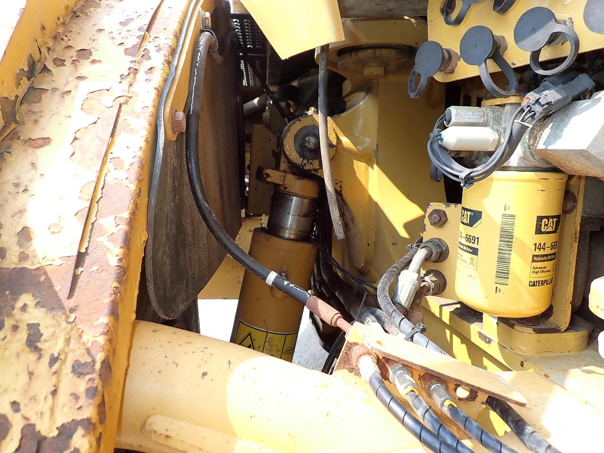Used 2006 CAT 735