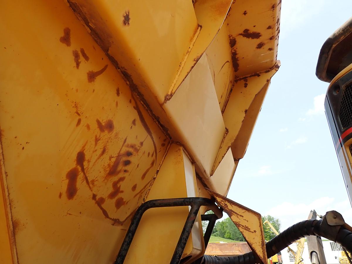 Used 2003 CAT 735