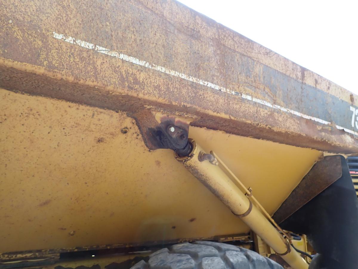 Used 2006 CAT 730