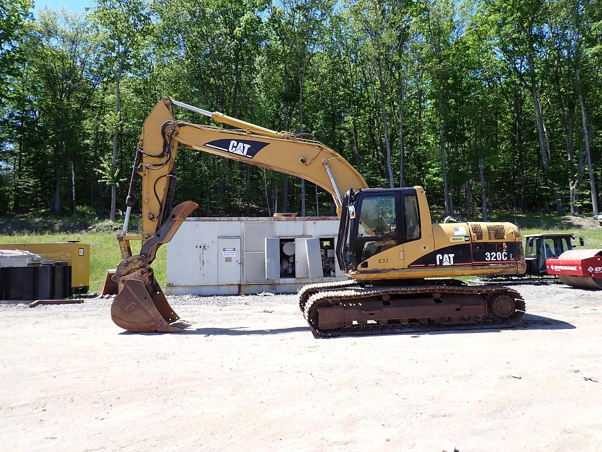 Used 2006 CAT 320CL
