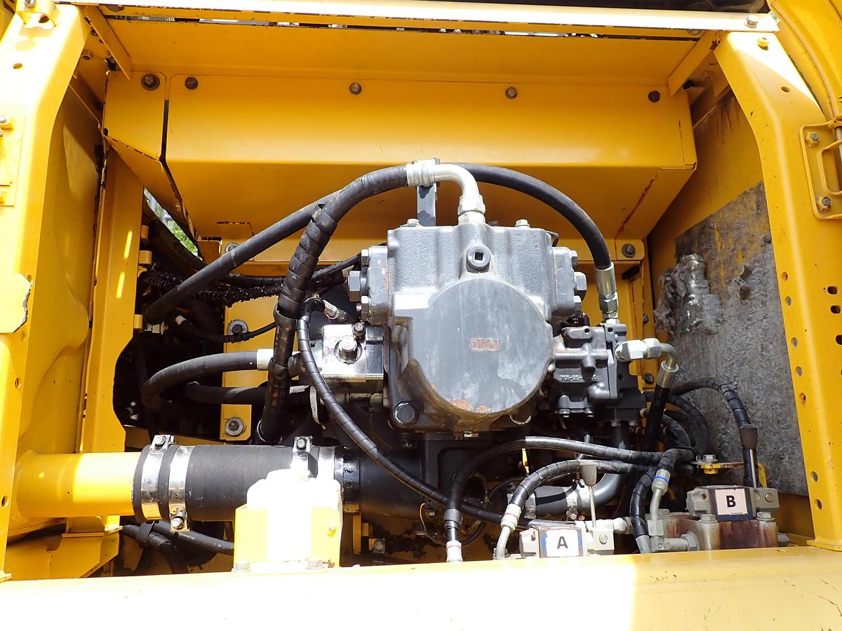 Used 2013 Komatsu PC490LC-10 Excavator 