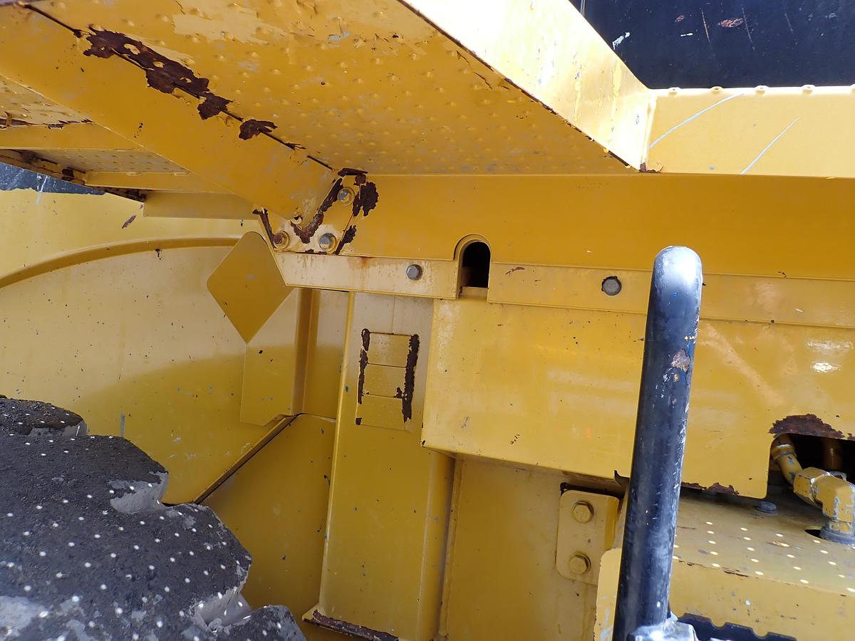 Used 2010 CAT 938H