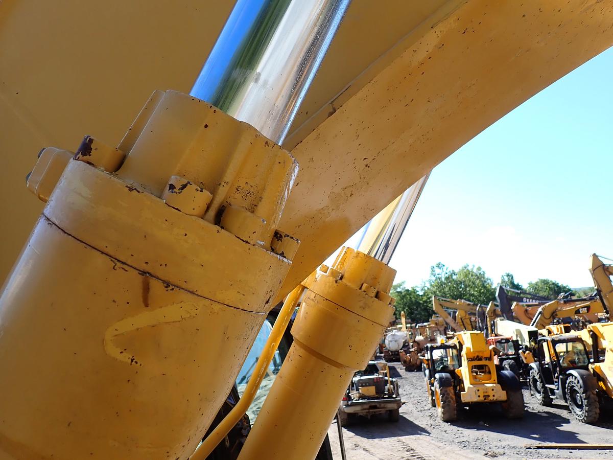 Used 2005 CAT 330CL Hydraulic Excavator