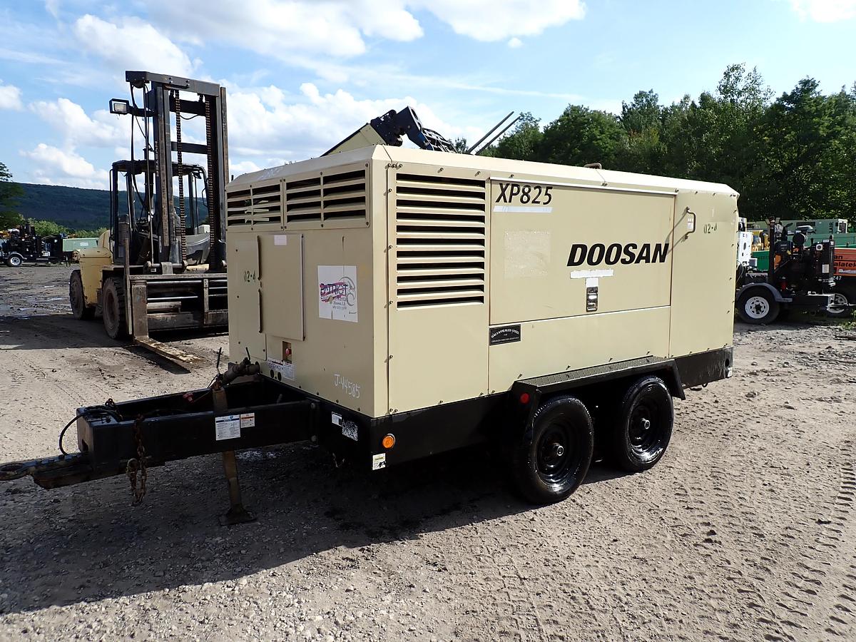 Used 2015 Doosan XP825WCU 825 CFM Portable Air Compressor