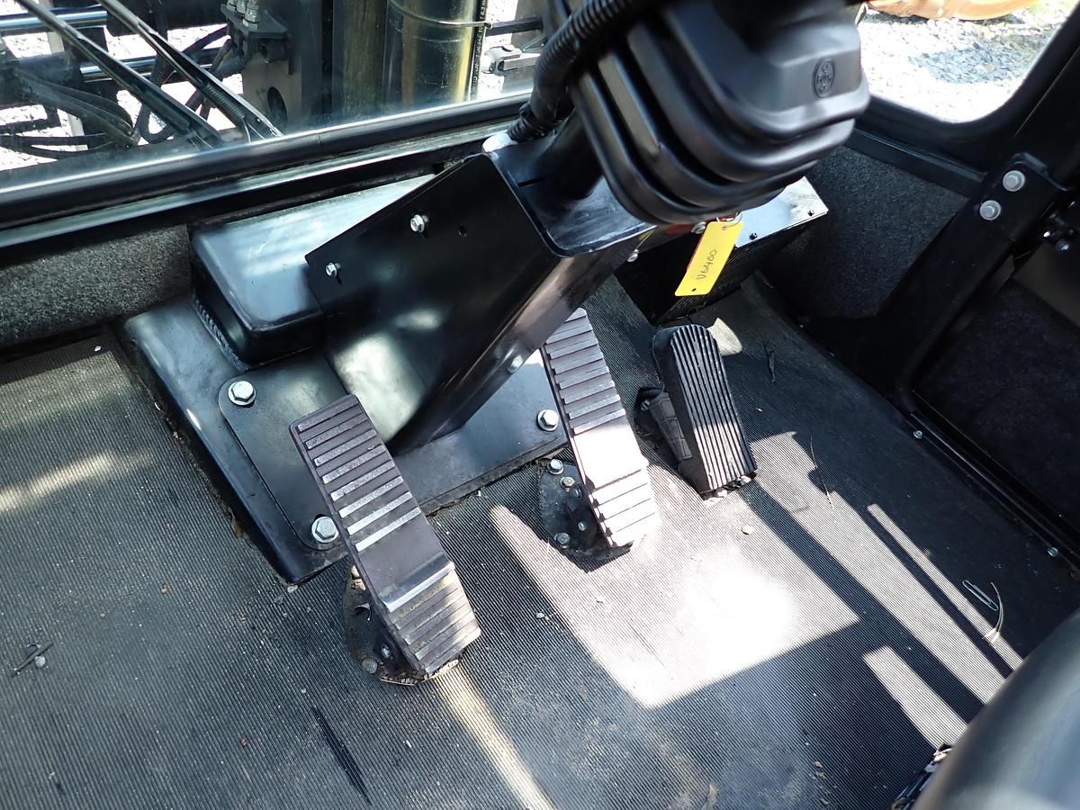 Used 2015 Hoist P300 30,000 Lb Forklift LOW HOURS!