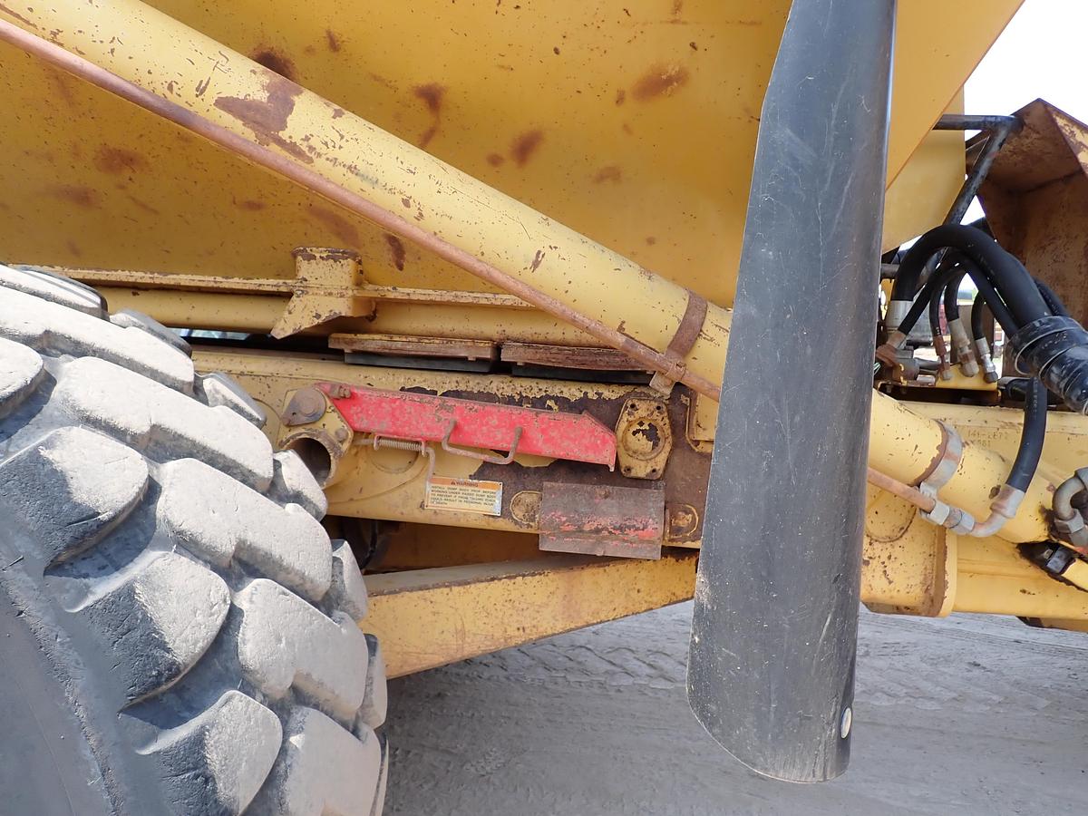 Used 2003 CAT 735