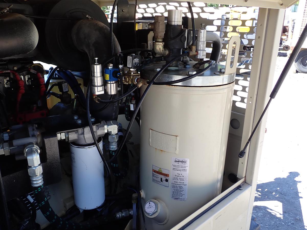 Used 2022 Doosan P425/HP375 Air Compressor 1528 HOURS