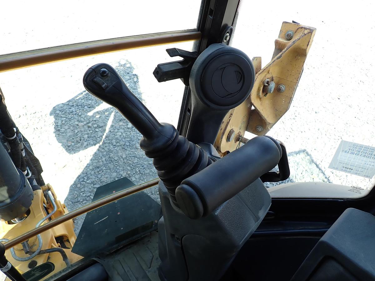 Used 2018 John Deere 410L Loader Backhoe LOADED! Q/C FORKS EXTENDAHOE