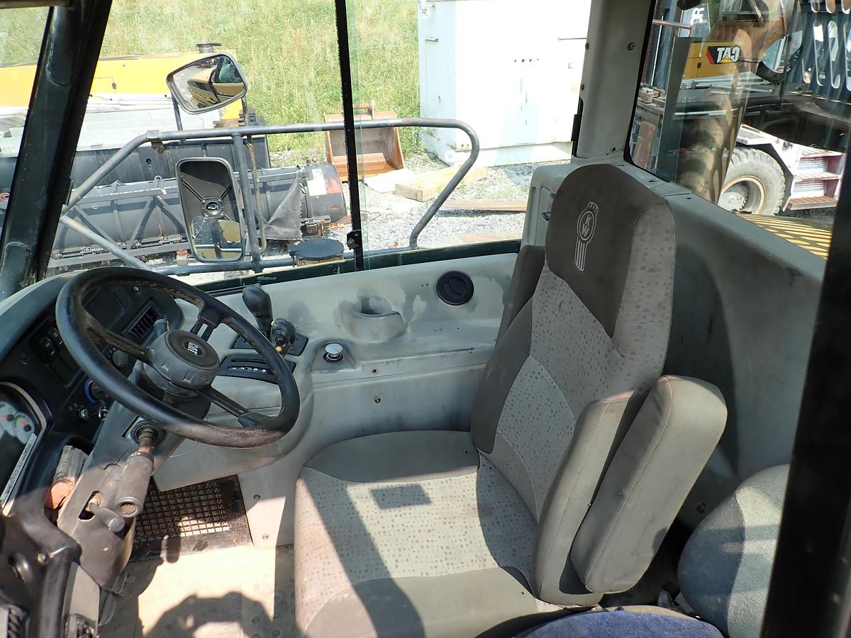 Used 2006 CAT 735