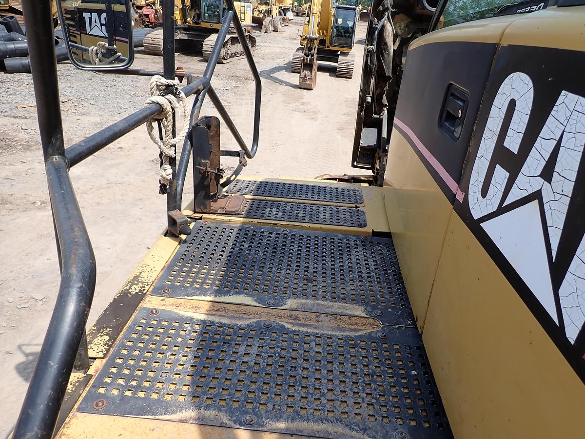 Used 2003 CAT 735