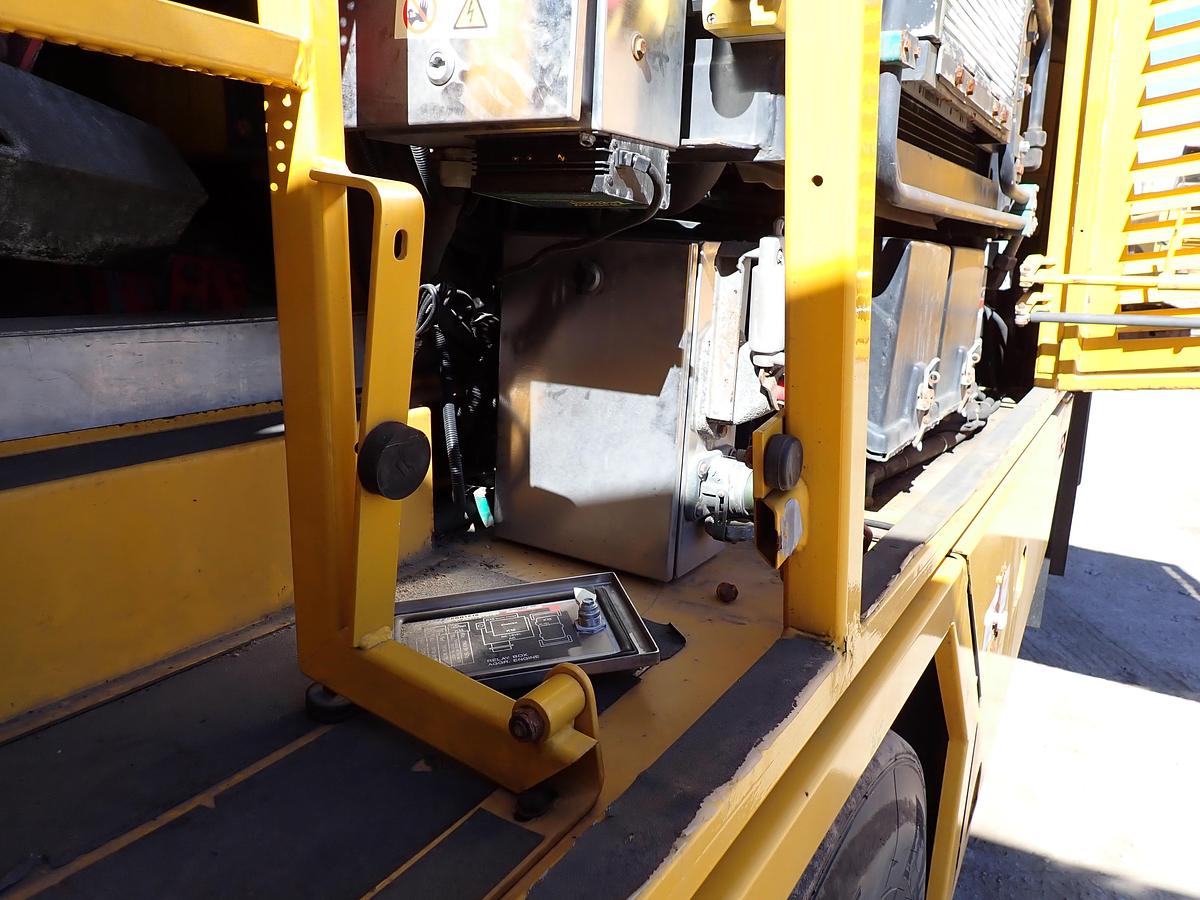 Used 2001 Vammas PSB 5500H Airport Runway Sweeper 