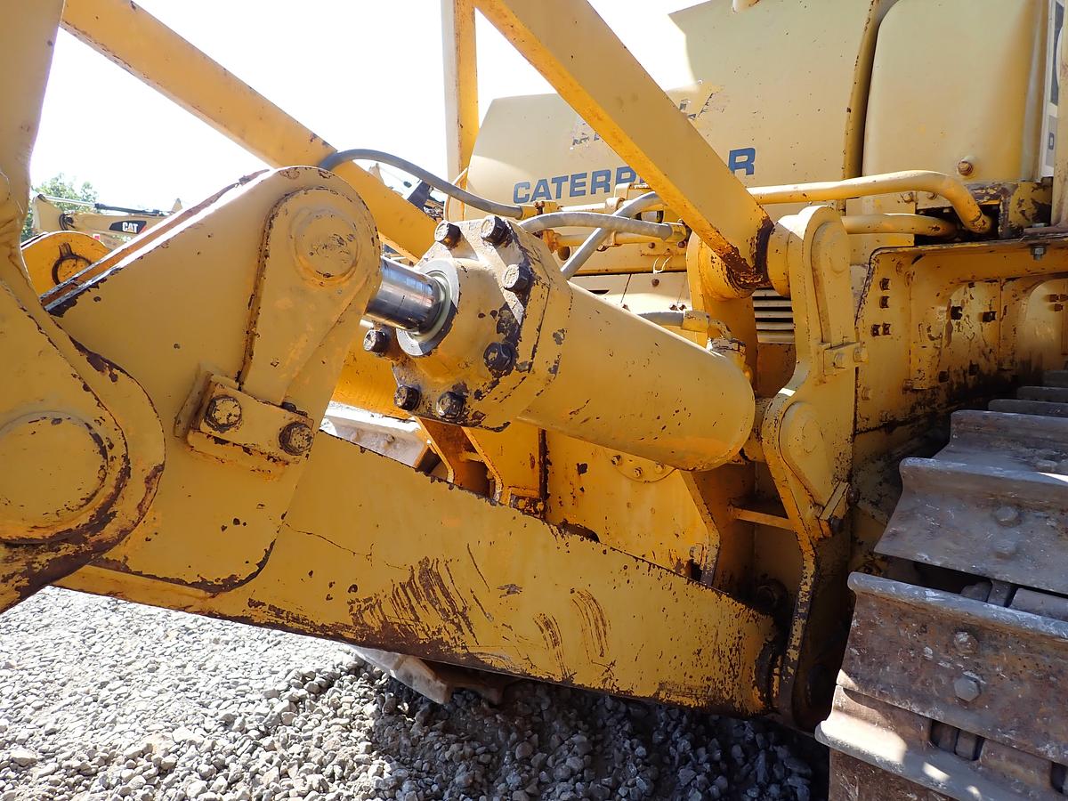 Used 1971 CAT D8H Crawler Dozer w/ RIPPER!
