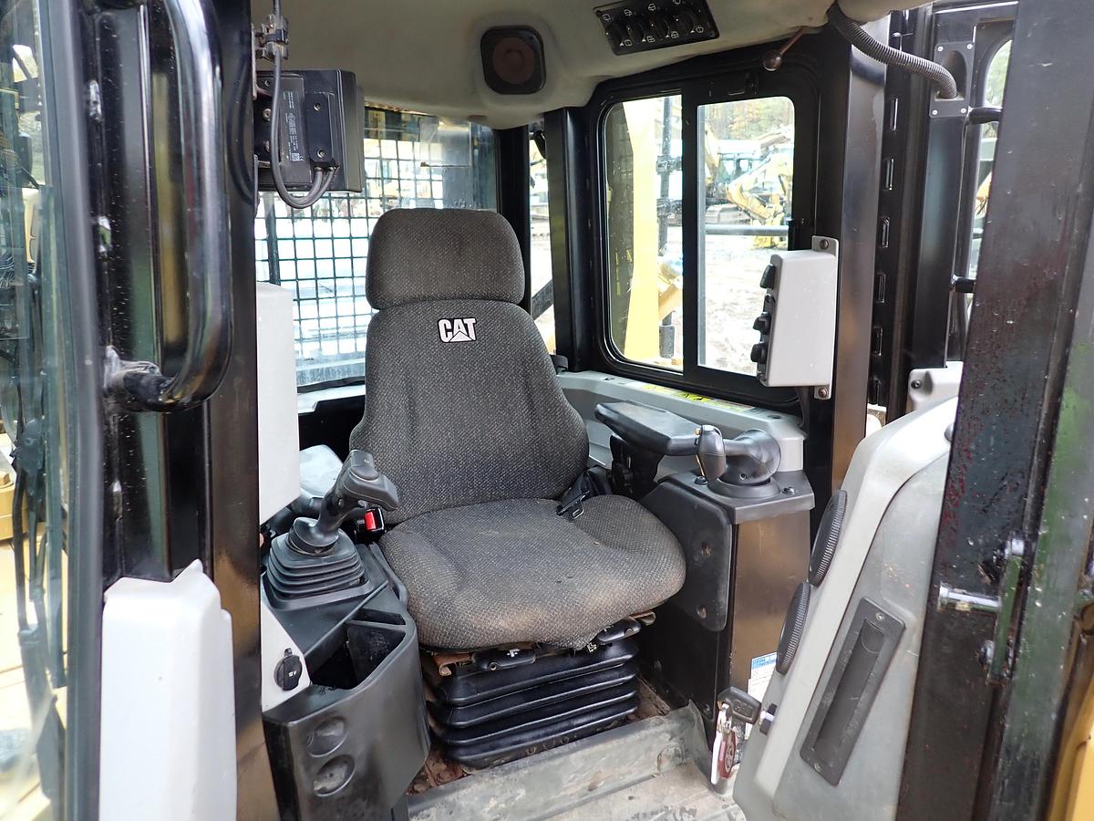 Used 2017 CAT D6T LGP Crawler Dozer w/ PACCAR Winch