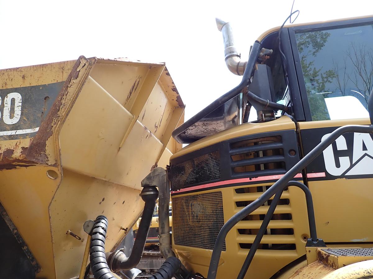 Used 2006 CAT 730
