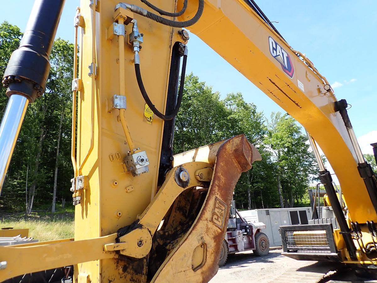 Used 2022 CAT 326