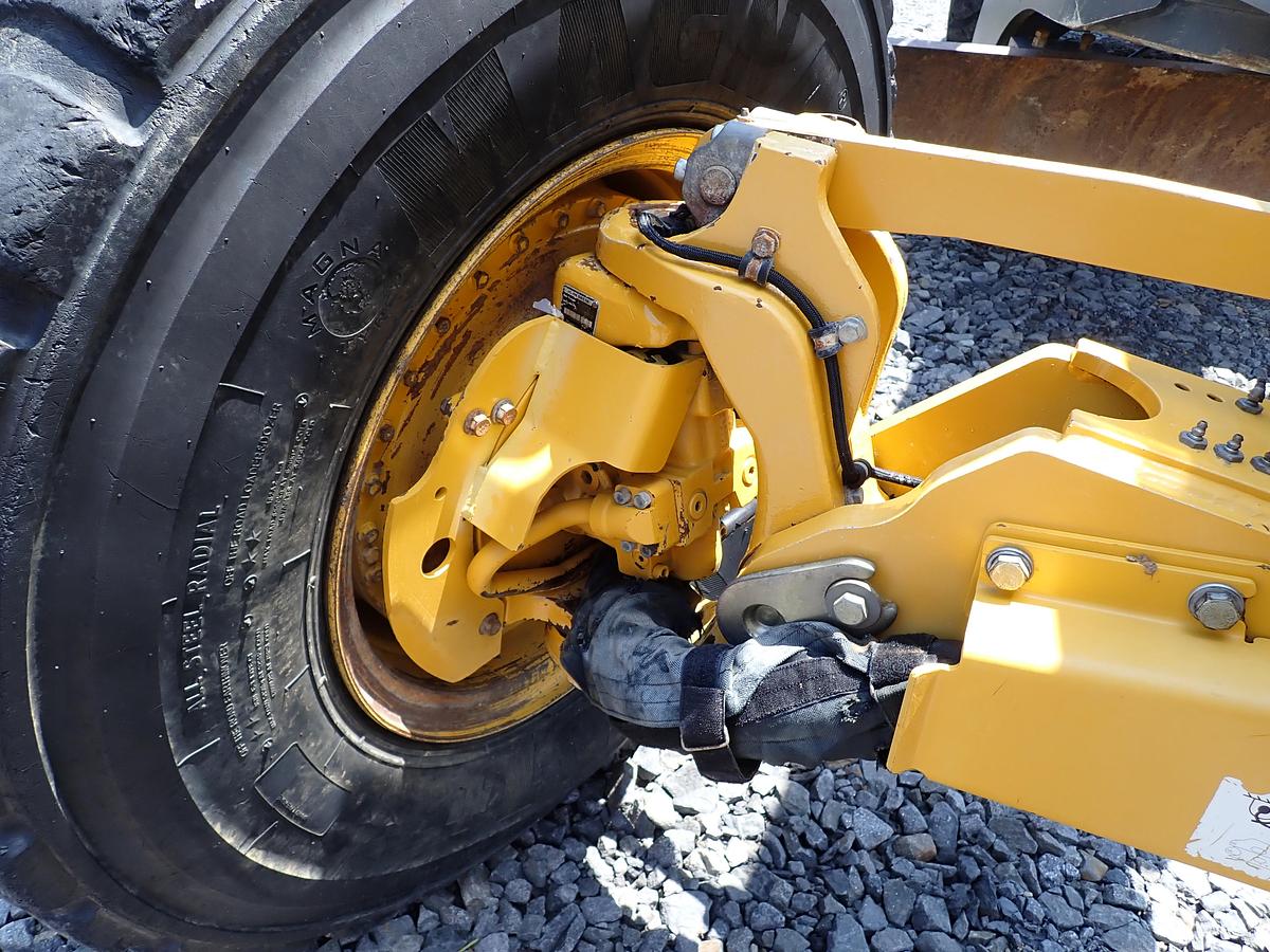 Used 2016 John Deere 772GP Motor Grader w/ GPS