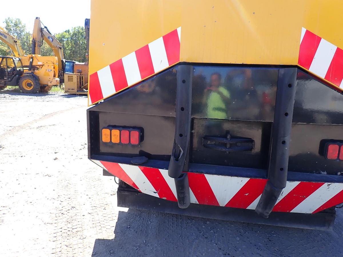Used 2001 Vammas PSB 5500H Airport Runway Sweeper 